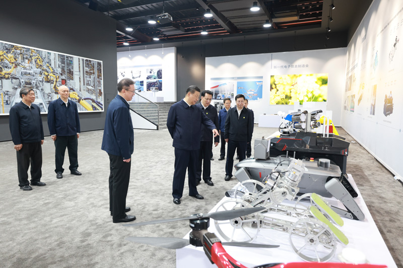 習(xí)近平在重慶考察時(shí)強(qiáng)調(diào)
進(jìn)一步全面深化改革開(kāi)放
不斷譜寫(xiě)中國(guó)式現(xiàn)代化重慶篇章
蔡奇陪同考察「相關(guān)圖片」